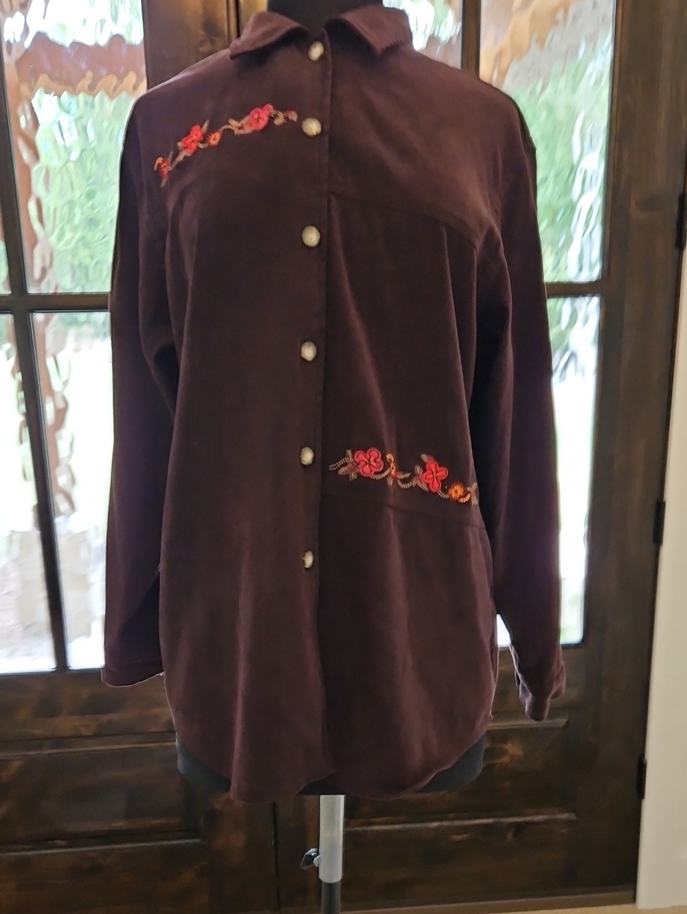 NAPA VALLEY petites Women's Burgundy Button-Front Velvet Top. Size L